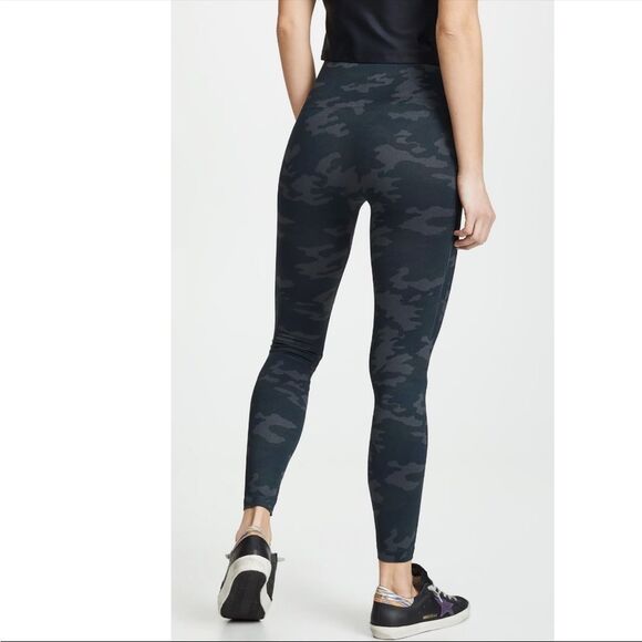 NWT Spanx Look at Me Now Seamless Camo Leggings - Picture 8 of 9